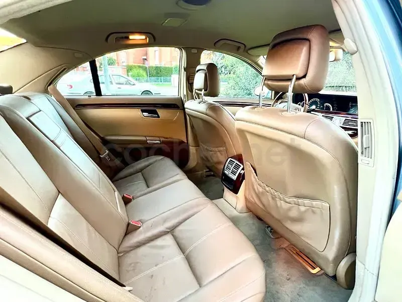 Usado Mercedes S500 388 CV (285 kW) 2008 Gris / plata Berlina