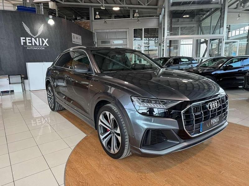 Usado Audi Q8 S-Line 286 CV (210 kW) 2020 Gris SUV