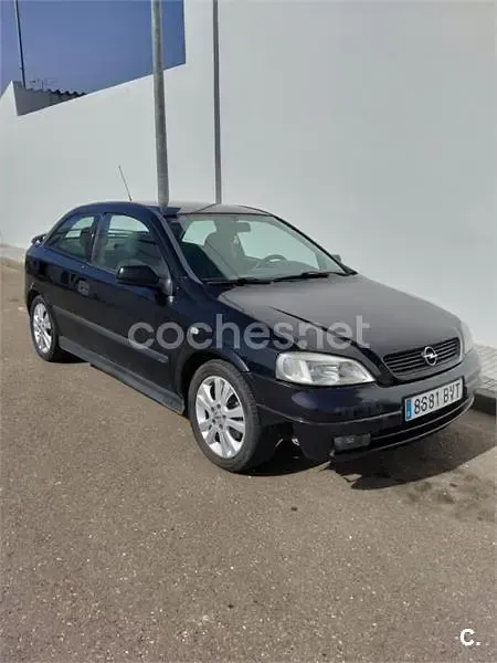 Usado Opel Astra Sport 100 CV (73 kW) 2002 Negro Berlina