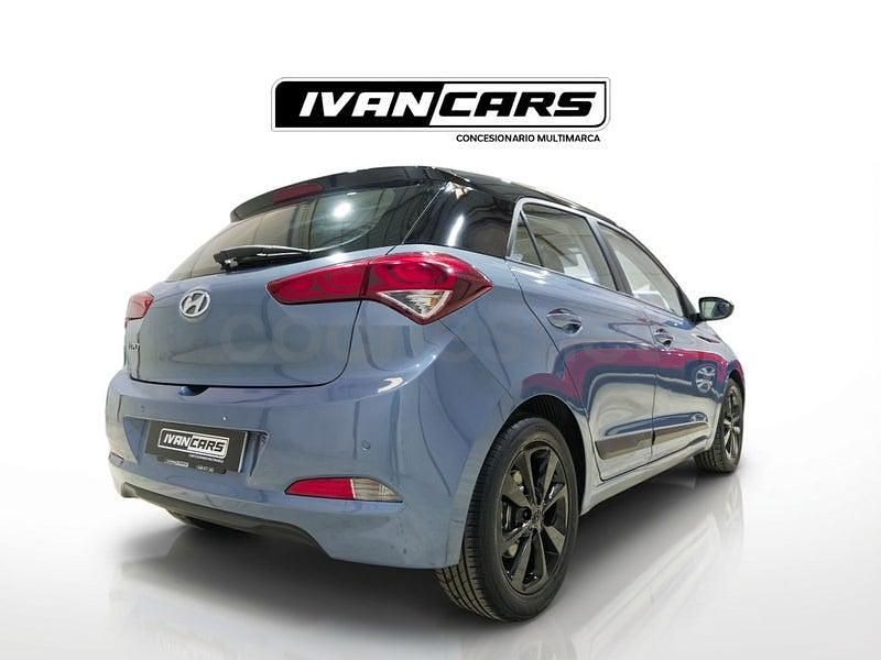 Usado Hyundai i20 84 CV (61 kW) 2015 Gris / plata Berlina