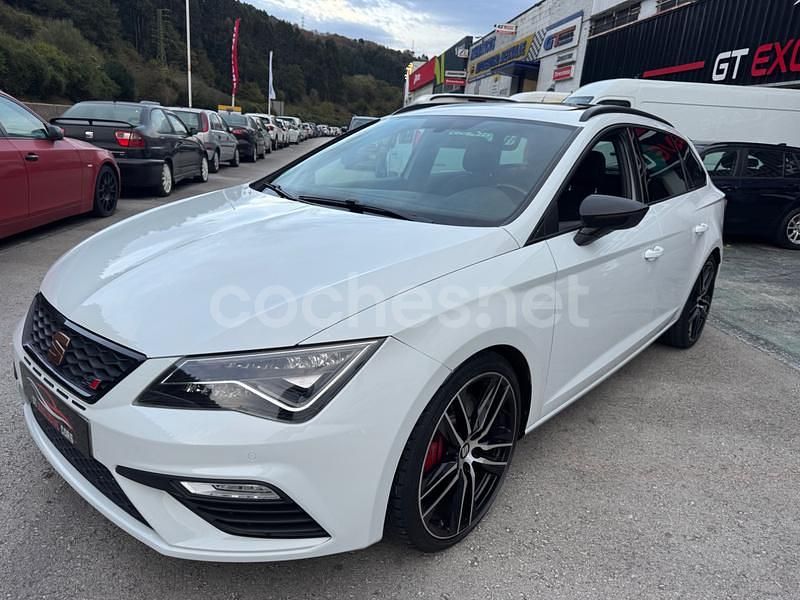 Usado Seat Leon 4Drive 300 CV (220 kW) 2019 Blanco Familiar