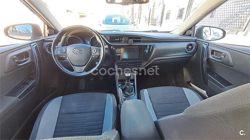 Usado Toyota Auris Active 116 CV (85 kW) 2017 Marrón Berlina