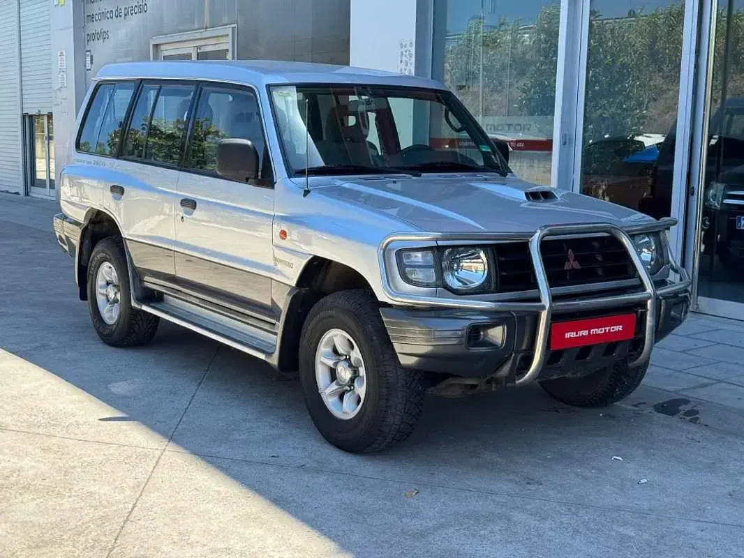 Usado Mitsubishi Montero Select 125 CV (91 kW) 1999 Plateado SUV