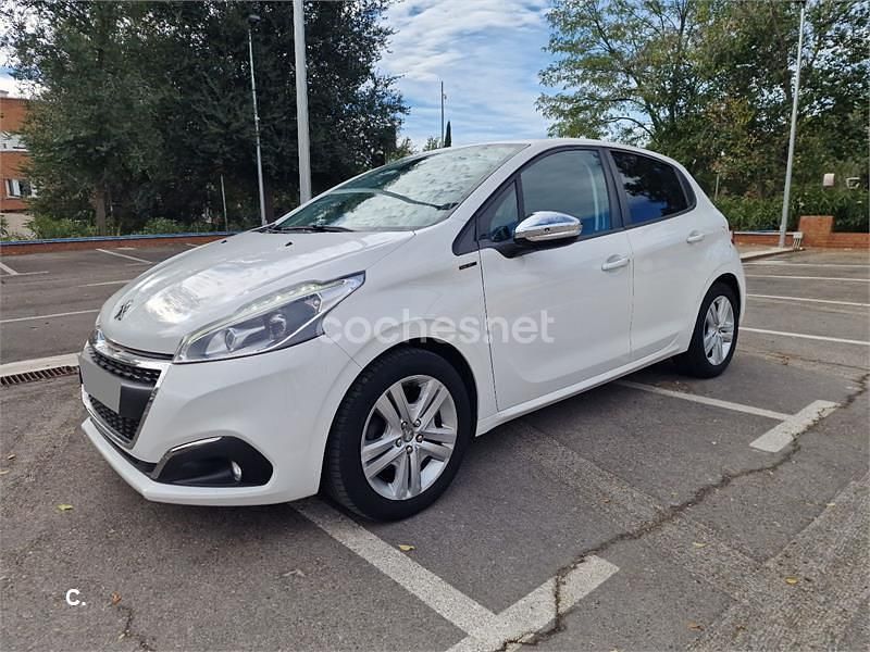 Blanco Usado 2019 Peugeot 208 Signature Sky Utilitario | 8100 € (Super precio) - Imagen 1/4