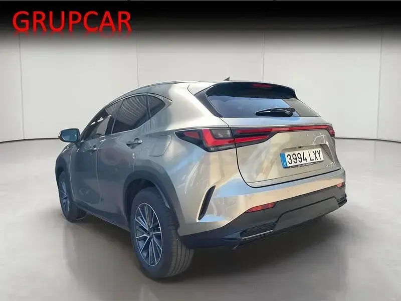 Usado Lexus NX350h Executive Line 242 CV (177 kW) 2022 Gris / plata SUV