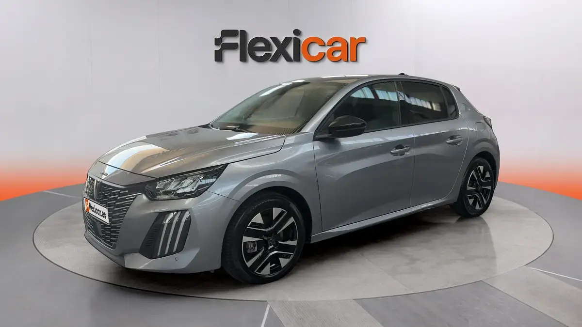 Usado Peugeot 208 Allure 101 CV (74 kW) 2025 Gris Utilitario