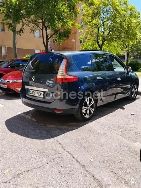 Usado Renault Scenic E-Tech Bose Edition 160 CV (117 kW) 2011 Gris / plata Monovolumen