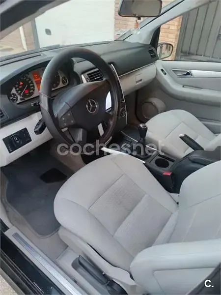 Usado Mercedes B200 140 CV (102 kW) 2007 Negro Monovolumen
