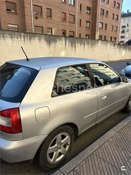Usado Audi A3 Attraction 130 CV (95 kW) 2001 Gris / plata Utilitario