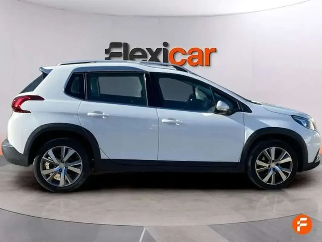 Usado Peugeot 2008 Active 99 CV (72 kW) 2019 Blanco SUV