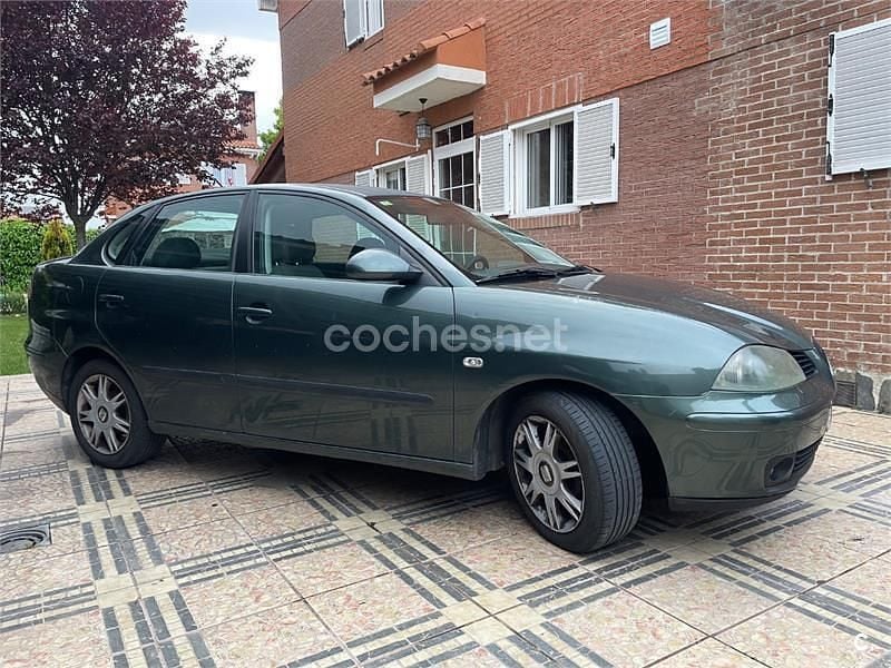 Usado Seat Cordoba Stella 100 CV (73 kW) 2003 Gris / plata Berlina