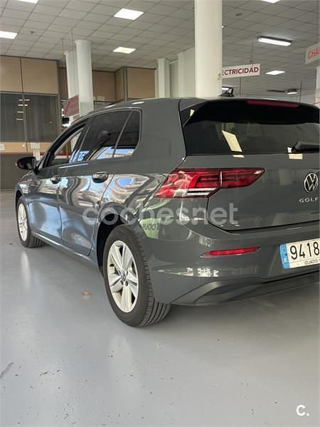Usado VW Golf VIII 115 CV (84 kW) 2024 Gris / plata Berlina