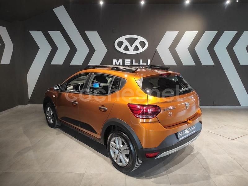 Usado Dacia Sandero Essentiel 91 CV (66 kW) 2021 Naranja Utilitario