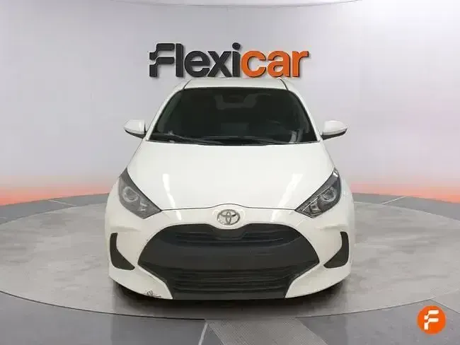 Usado Toyota Yaris Active 116 CV (85 kW) 2025 Blanco Utilitario