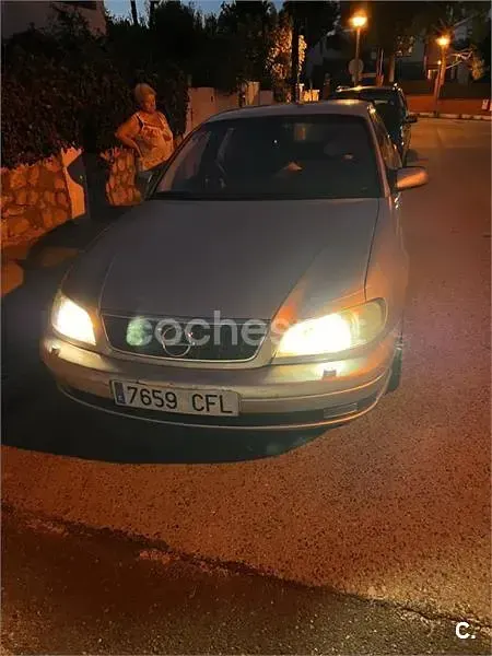 Usado Opel Omega Elegance 150 CV (110 kW) 2003 Gris / plata Berlina