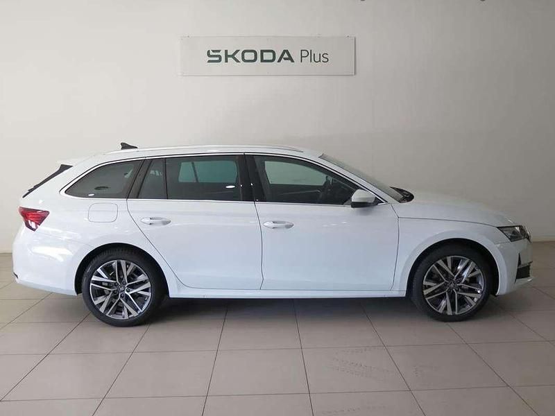 Usado Skoda Octavia 150 CV (110 kW) 2025 Blanco Familiar