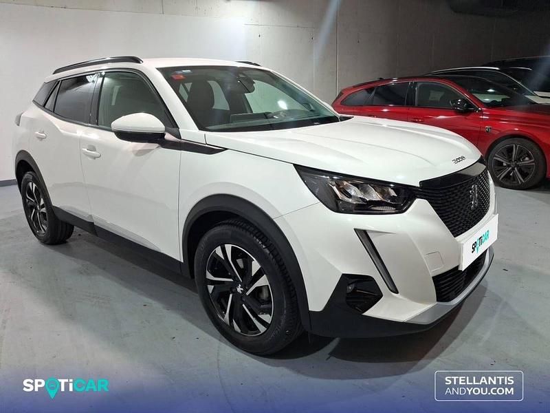 Usado Peugeot 2008 Allure 100 CV (73 kW) 2020 Blanco SUV