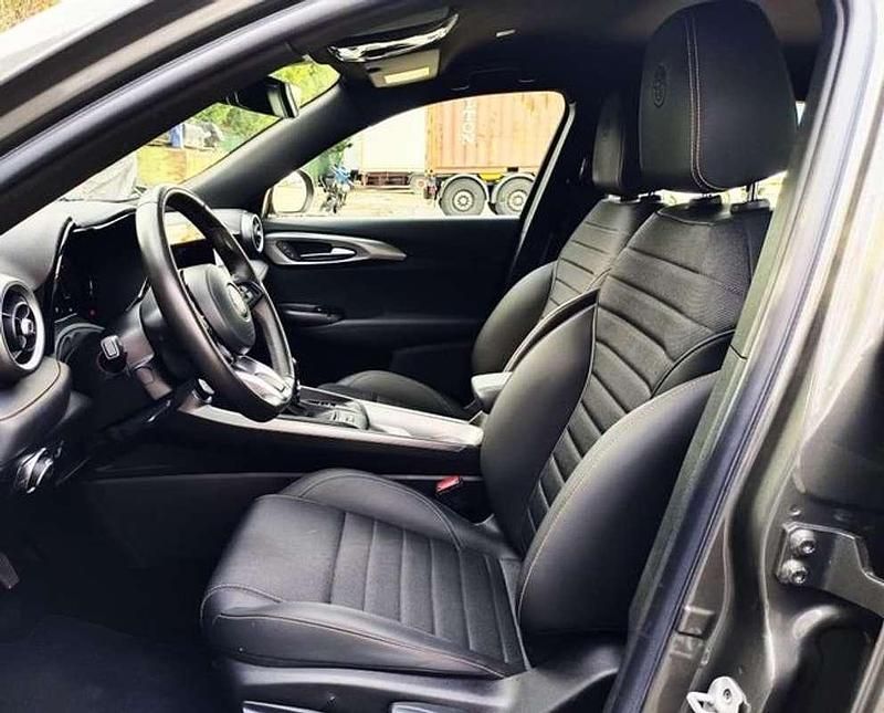 Usado Alfa Romeo Tonale Ti 131 CV (96 kW) 2023 Gris SUV