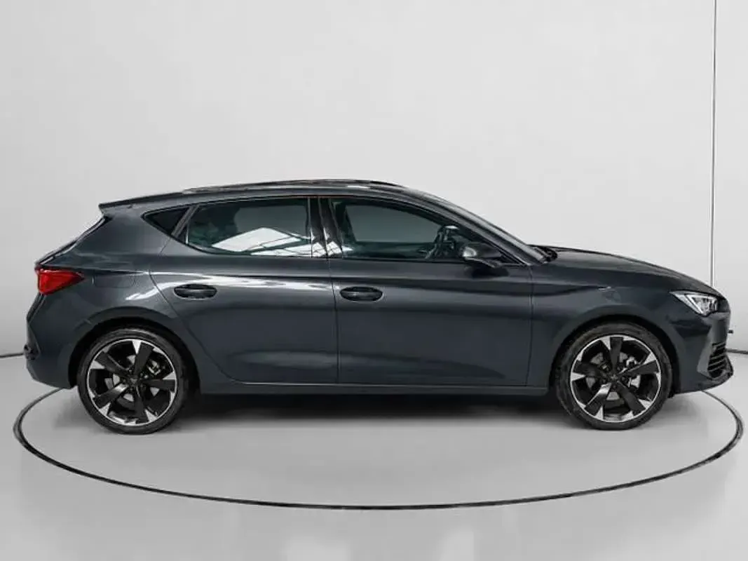 Usado Cupra Leon 150 CV (110 kW) 2023 Gris Utilitario