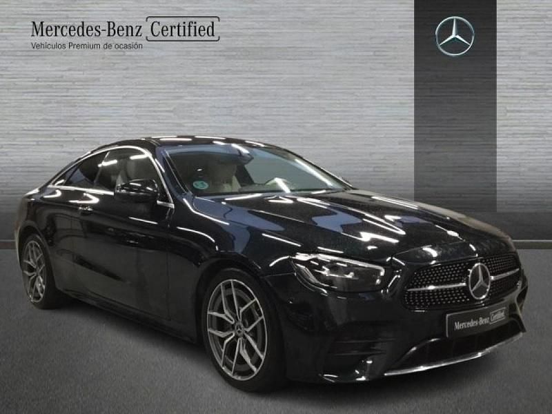 Usado Mercedes E220 AMG line 194 CV (142 kW) 2022 Verde esmeralda Coupe