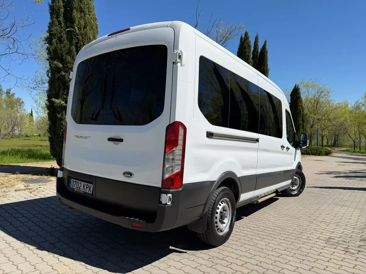 Usado Ford Transit Ambiente 130 CV (95 kW) 2018 Blanco Familiar