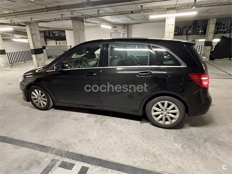 Usado Mercedes B180 Urban 109 CV (80 kW) 2016 Negro Monovolumen