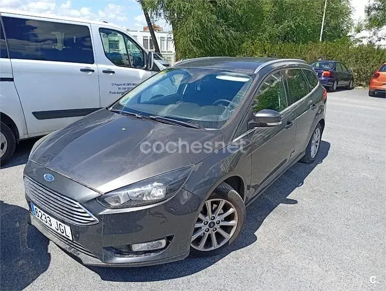 Usado Ford Focus Titanium 120 CV (88 kW) 2015 Gris / plata Familiar