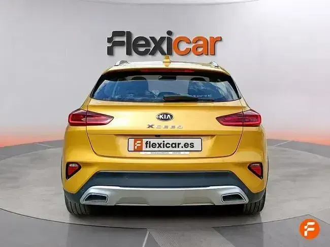 Usado Kia XCeed 120 CV (88 kW) 2021 Amarillo SUV