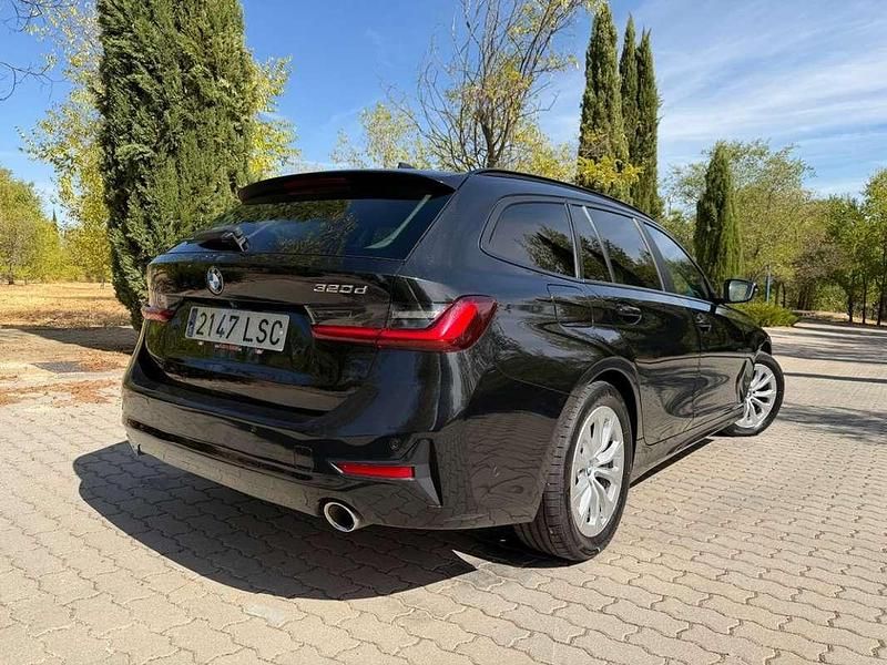 Usado BMW 320e 190 CV (139 kW) 2021 Negro Familiar