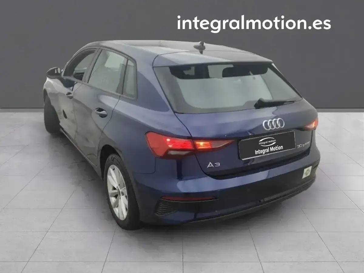 Usado Audi A3 Premium 130 CV (95 kW) 2023 Azul Berlina