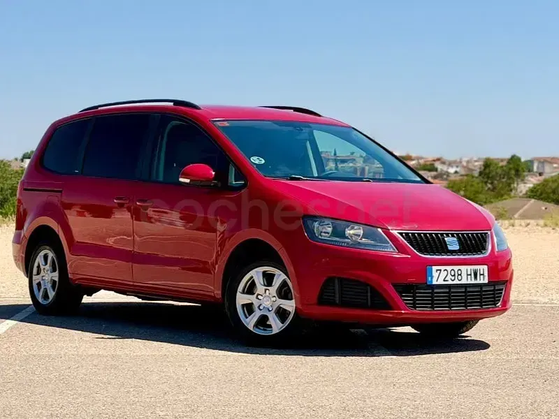 Usado Seat Alhambra 4Drive 140 CV (102 kW) 2014 Rojo Monovolumen