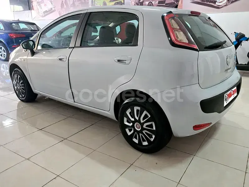 Usado Fiat Punto Active 77 CV (56 kW) 2010 Beige Utilitario