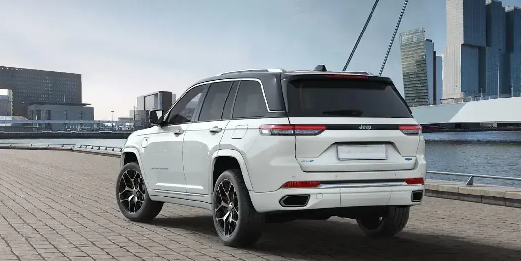 Usado Jeep Grand Cherokee Summit 381 HP (280 kW) 2023 Branco SUV