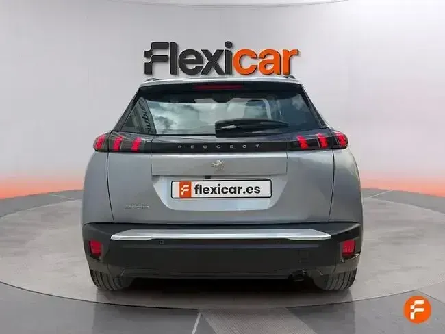 Usado Peugeot 2008 Allure 100 CV (73 kW) 2020 Gris SUV