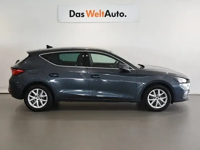 Usado Seat Leon Style 116 CV (85 kW) 2025 Gris/plata