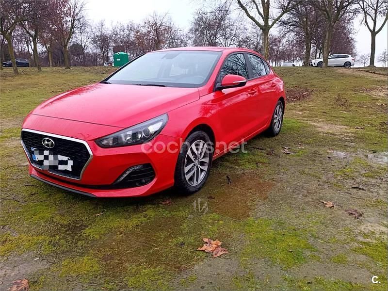 Rojo Usado 2018 Hyundai i30 Berlina | 12.000 € (Buen precio) - Imagen 1/4