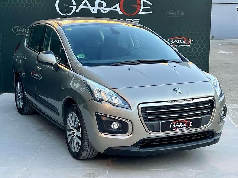 Usado Peugeot 3008 Active 120 CV (88 kW) 2014 Gris Familiar