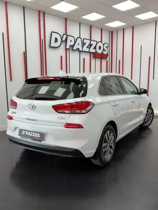 Usado Hyundai i30 120 CV (88 kW) 2020 Blanco Utilitario
