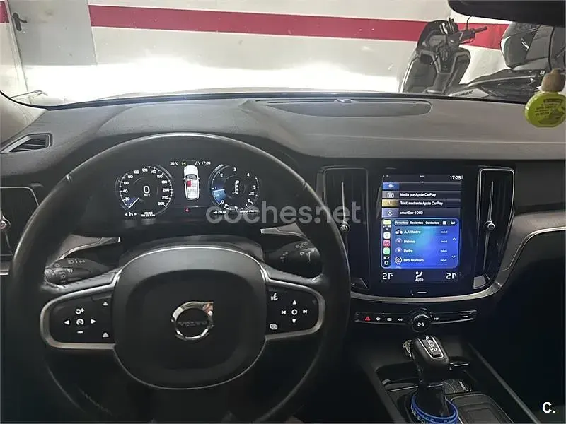Usado Volvo V60 Momentum 190 CV (139 kW) 2019 Azul Familiar