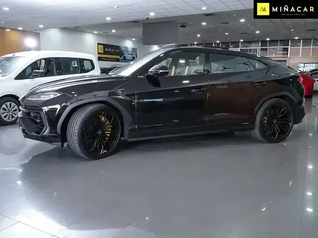 Usado Lamborghini Urus 801 CV (589 kW) 2025 Negro SUV
