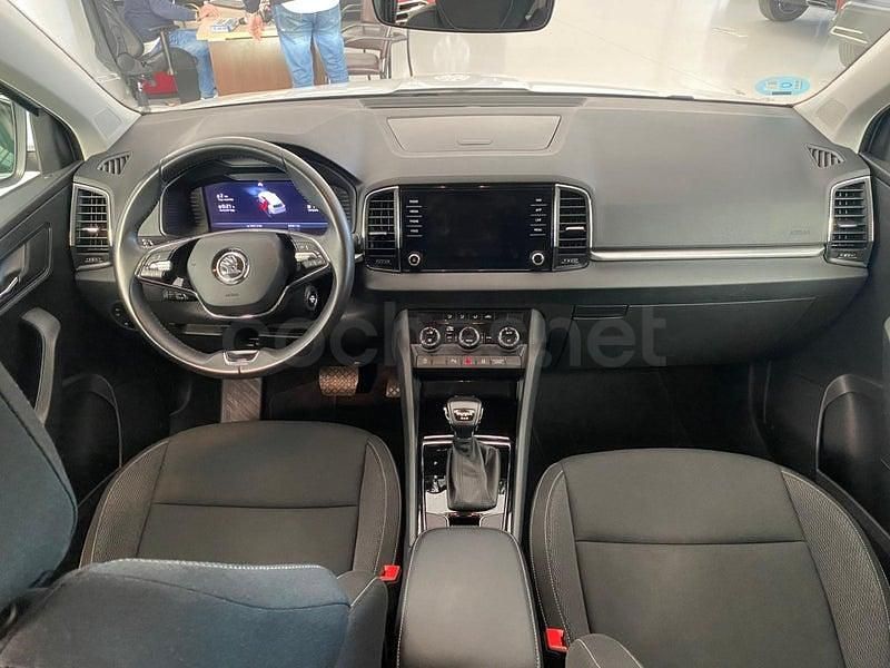 Usado Skoda Karoq Ambition 150 CV (110 kW) 2022 Blanco SUV