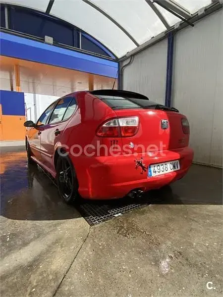 Usado Seat Leon Sport 150 CV (110 kW) 2003 Rojo Utilitario