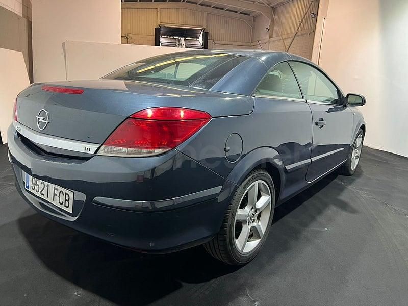 Usado Opel Astra Cabriolet Enjoy 140 CV (102 kW) 2006 Azul Descapotable