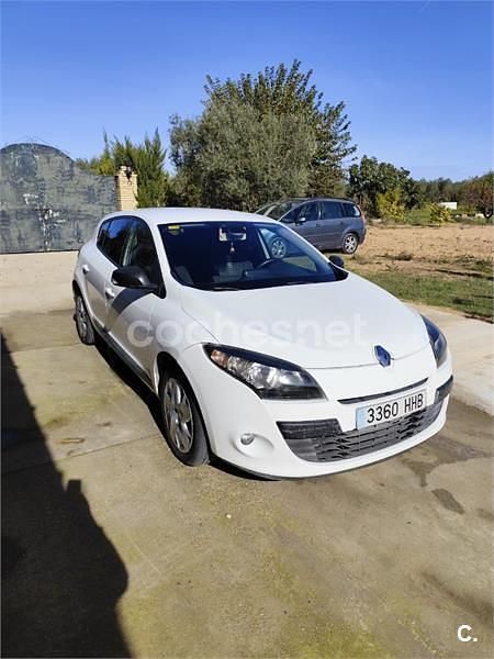 Blanco Usado 2011 Renault Mégane Berlina | 3999 € (Un poco caro) - Imagen 1/4