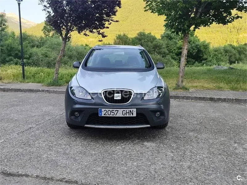 Usado Seat Altea 140 CV (102 kW) 2008 Gris / plata Monovolumen
