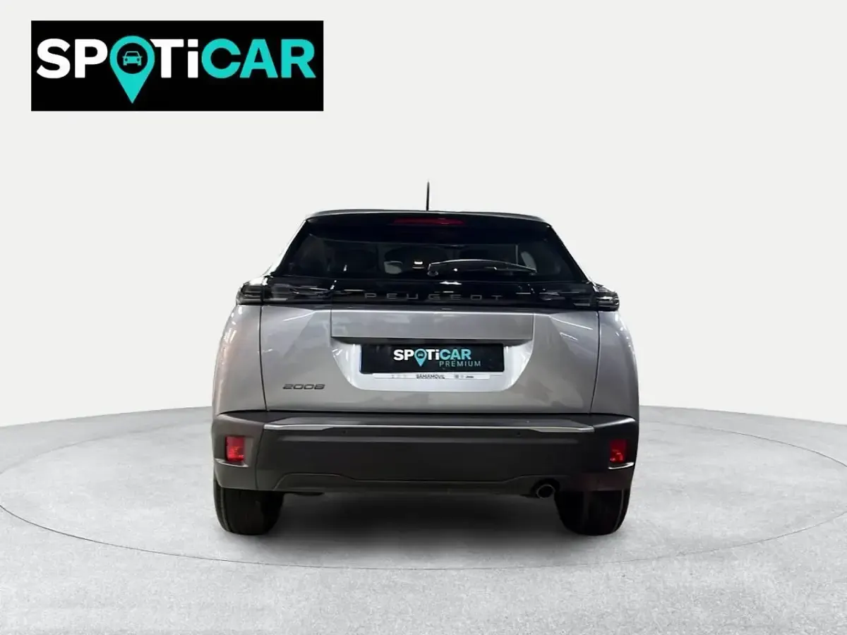 Usado Peugeot 2008 Active 100 CV (73 kW) 2024 Gris SUV
