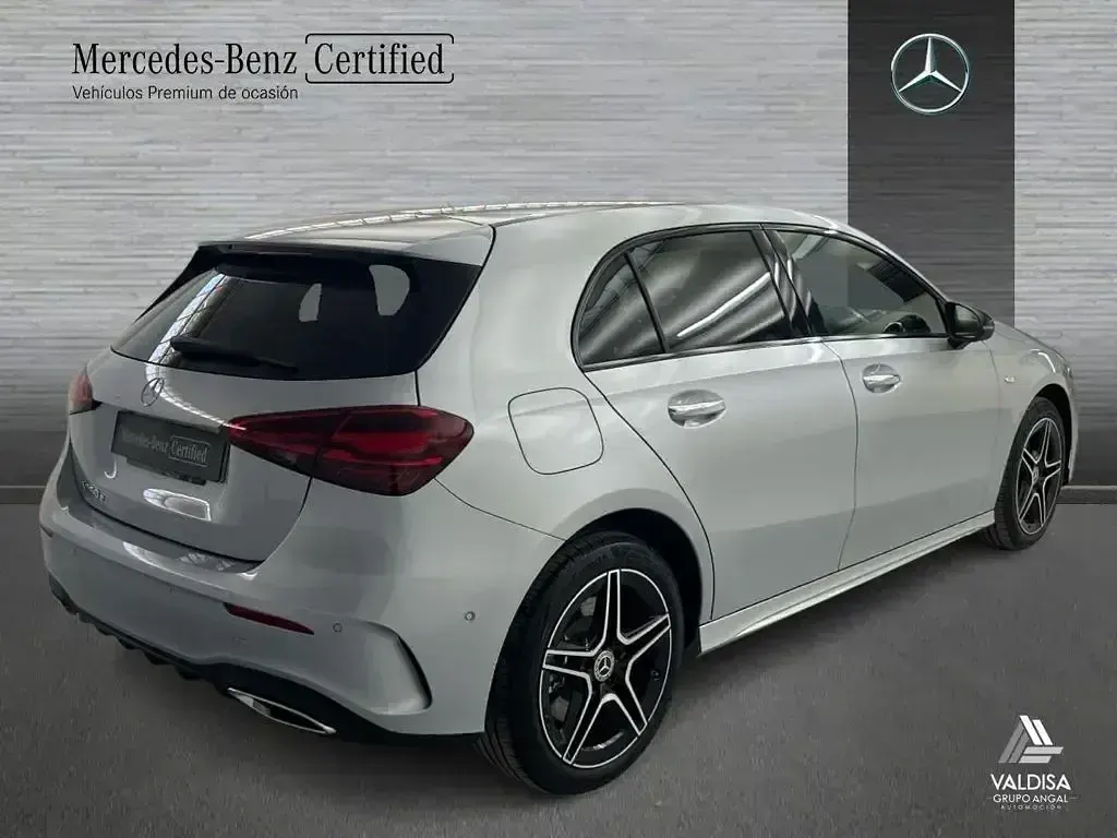Usado Mercedes A250 AMG line 218 CV (160 kW) 2025 Gris / plateado Berlina