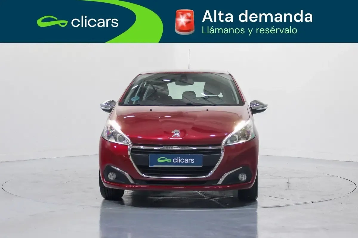 Usado Peugeot 208 Allure 100 CV (73 kW) 2016 Rojo Utilitario