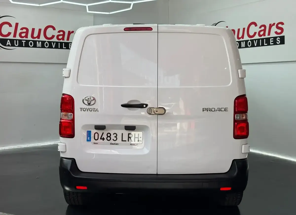 Usado Toyota Proace 100 CV (73 kW) 2021 Blanco Monovolumen