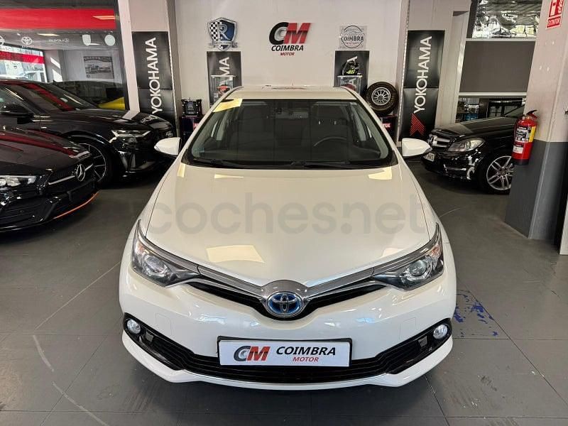 Usado Toyota Auris Hybrid Advance 136 CV (100 kW) 2016 Blanco Berlina